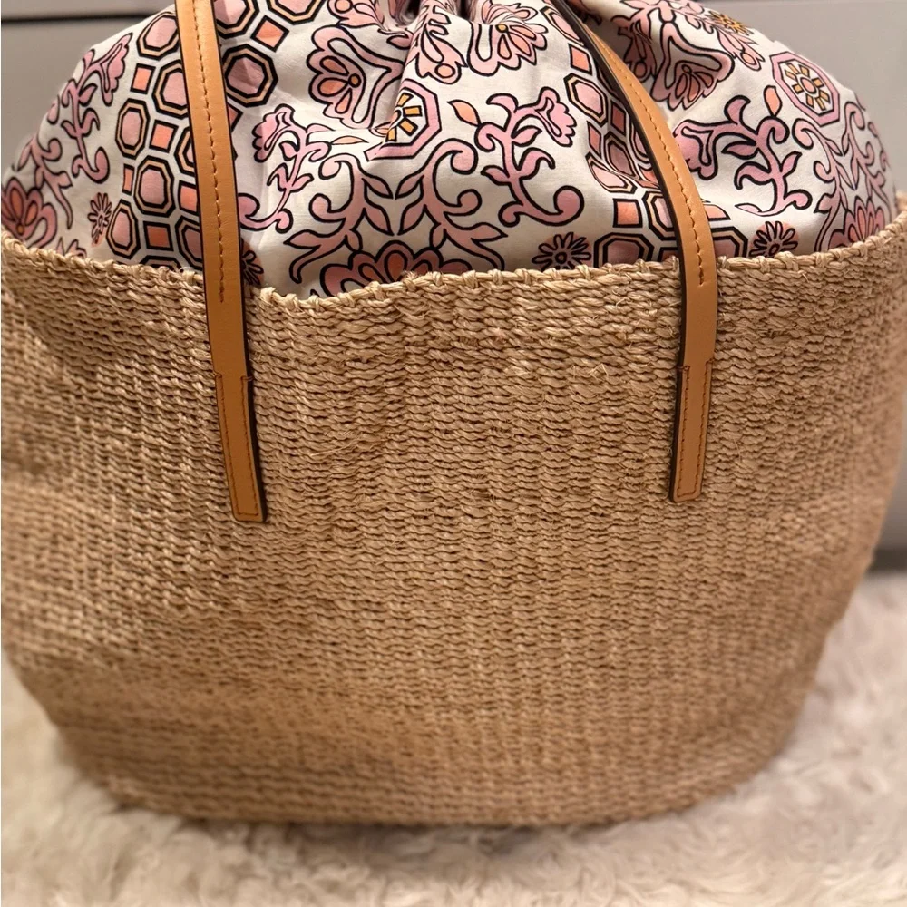 Tory Burch Natural Woven Tote with Floral Lining - Picture 2 of 9